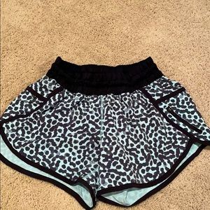 Lululemon tracker shorts